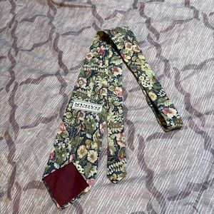 Floral Patterned Tie by Nuovo Jeanswear Brand